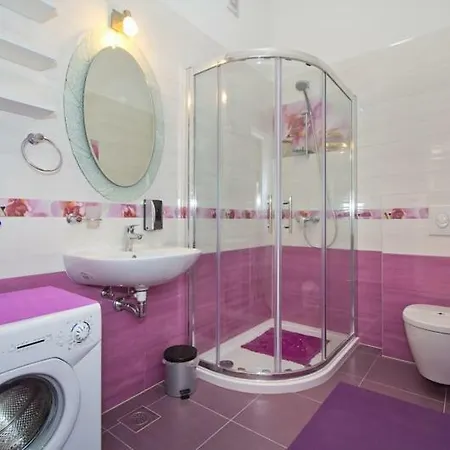 Radiant Orchid Porec
