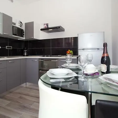 Apartment Radiant Orchid Porec
