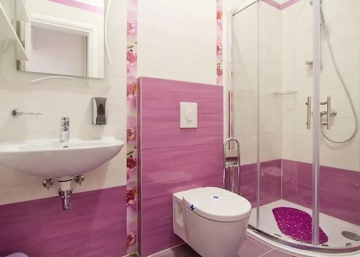 Radiant Orchid דירה פורץ